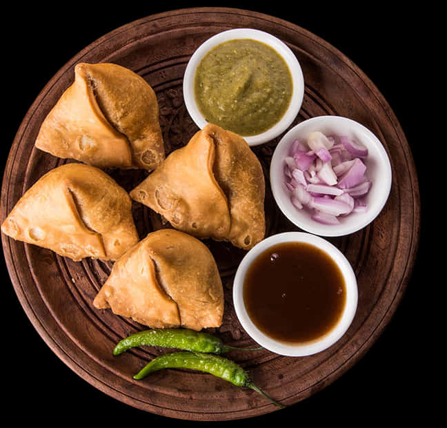 Samosaswith Chutneysand Onions