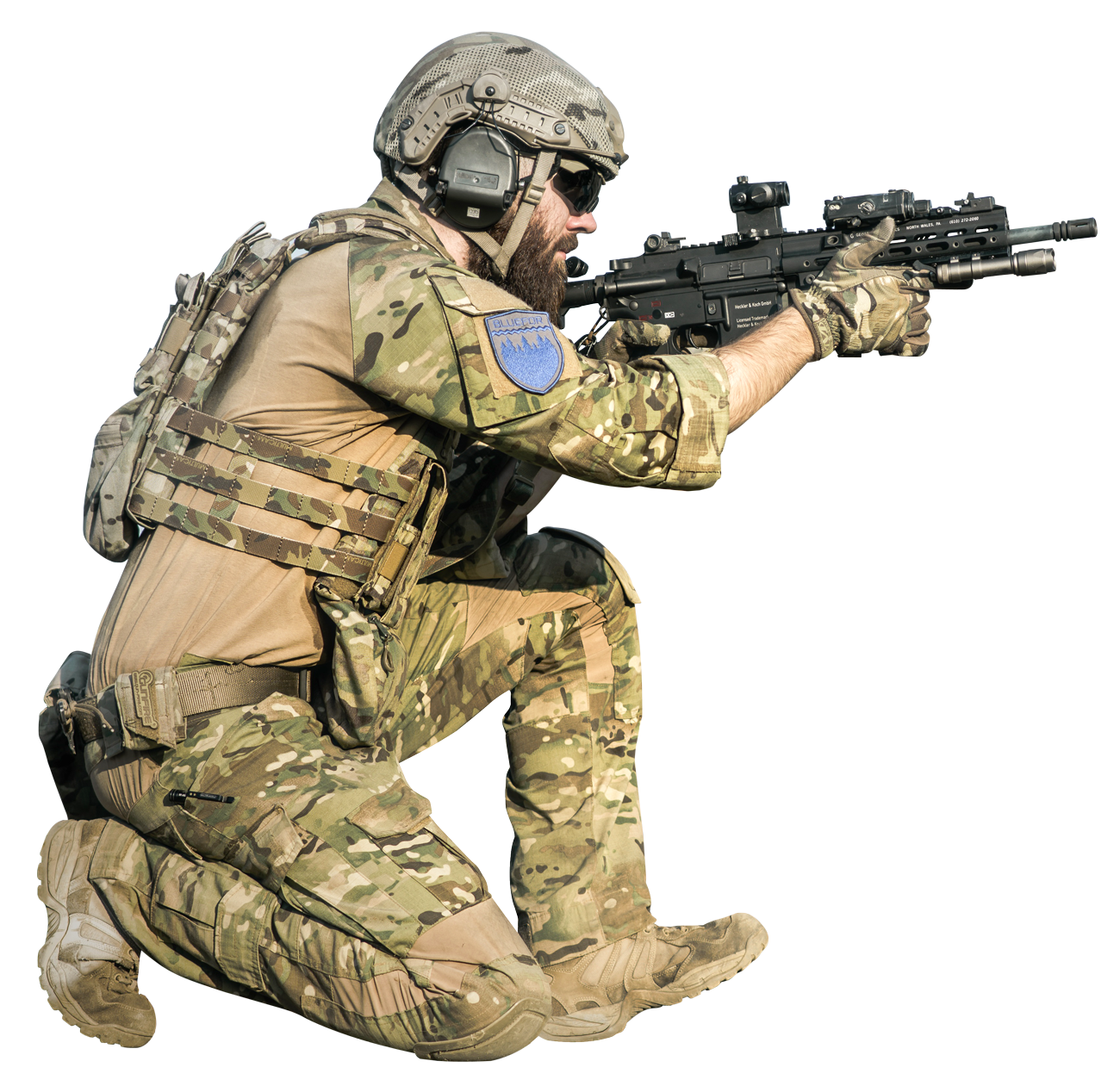 Soldierin Combat Gear Kneelingwith Rifle PNG with transparent background