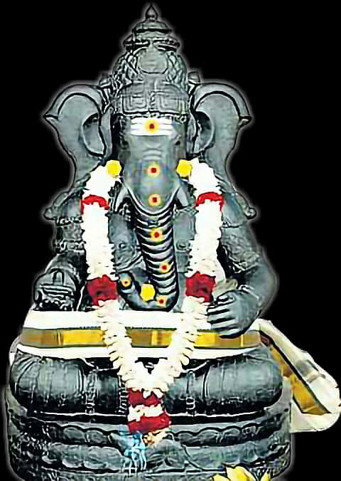 Vinayagar Statue Decoratedwith Garlands PNG Image