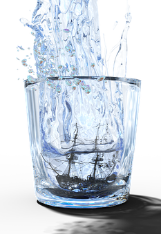 Water Splashin Glass PNG Image